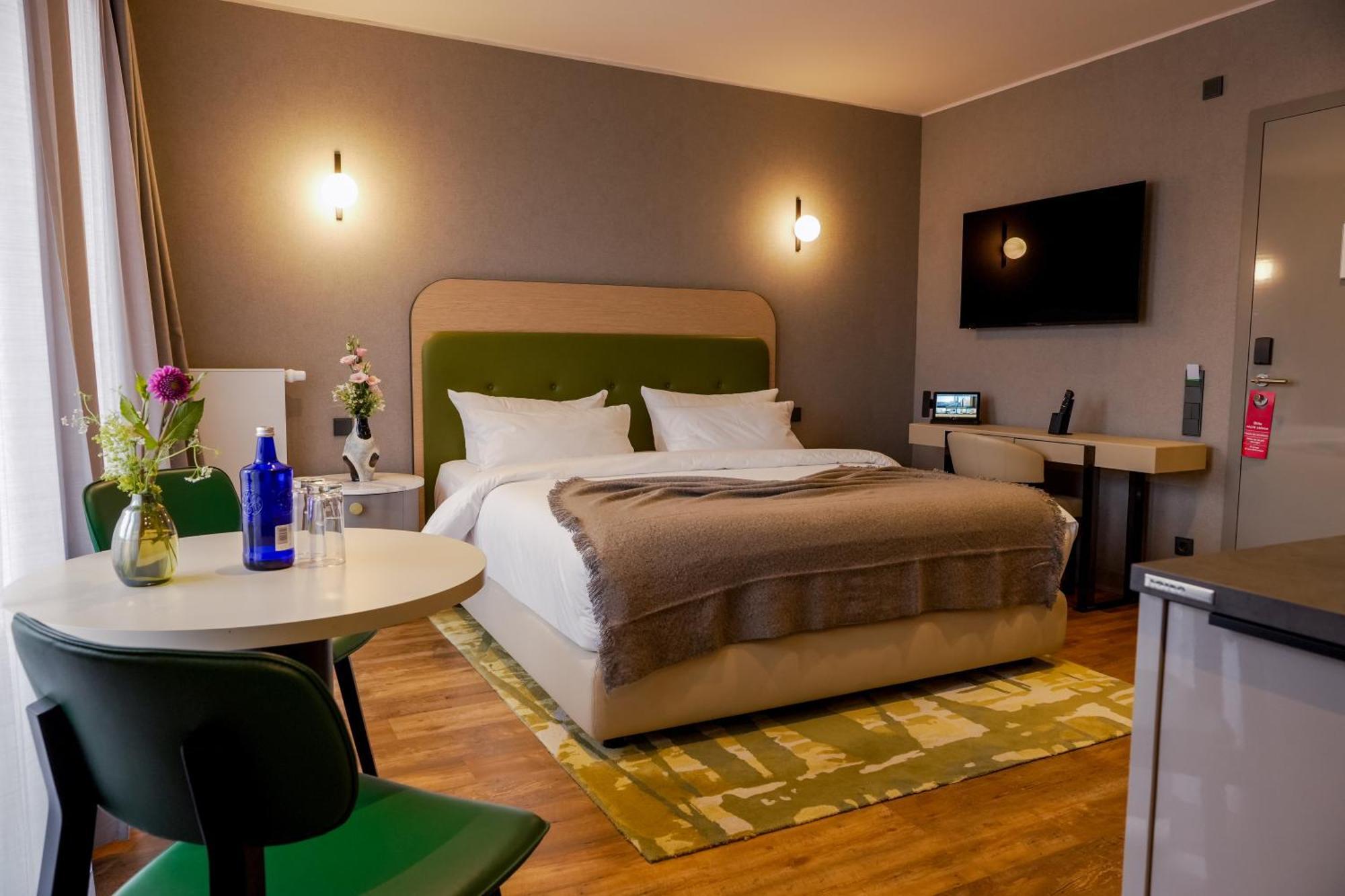 Fourty Three Luxury Serviced 5*